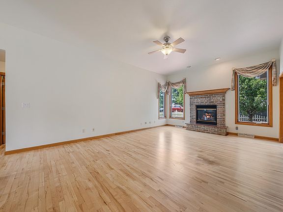 3rd image of 715 Jennifer Ct