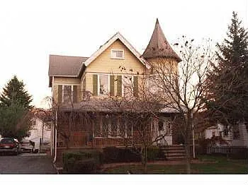 338 Mountain Ave photo 1