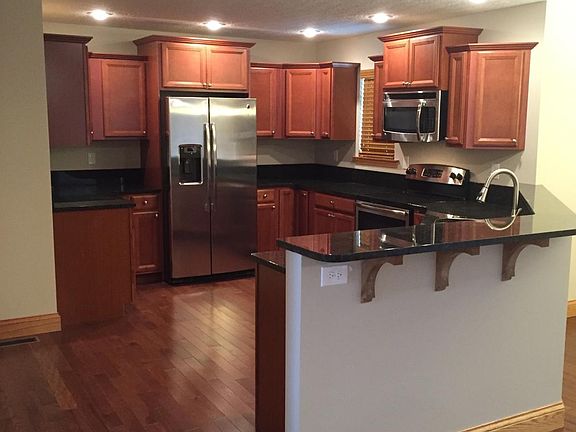 Stainless appliances and granite countertops