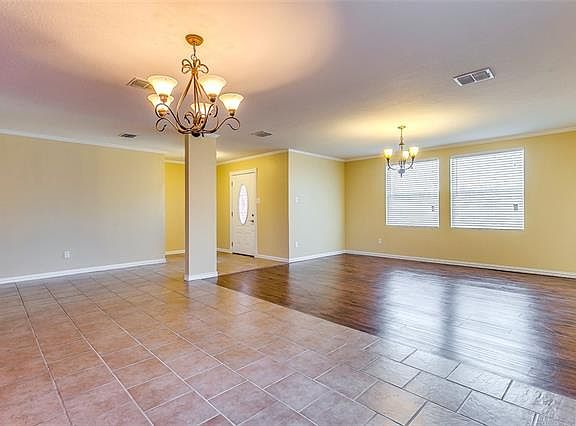 4th image of 1424 Windy Meadows Dr