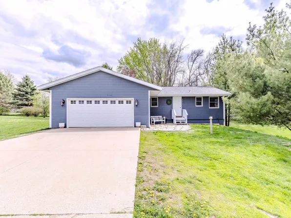25913 162nd St, Spirit Lake, IA 51360