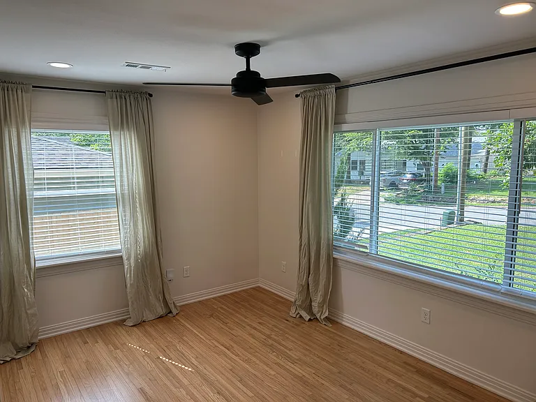 421 W Adams St — Photo 8