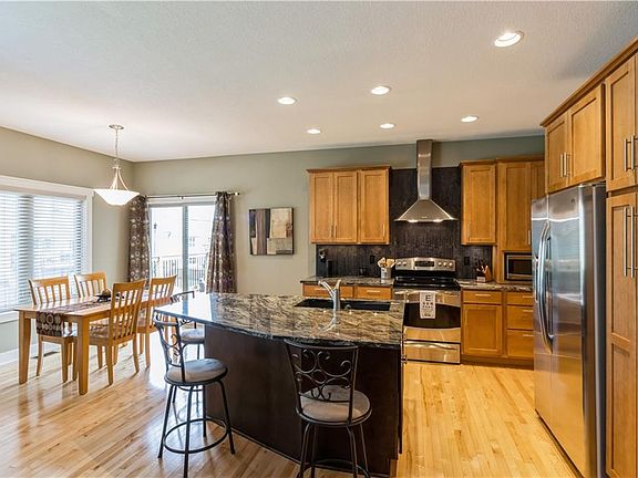 4th image of 625 SE Peachtree Dr