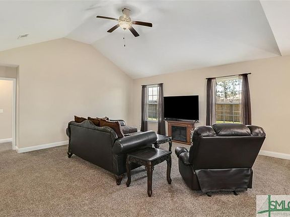 4th image of 13 Winston Dr