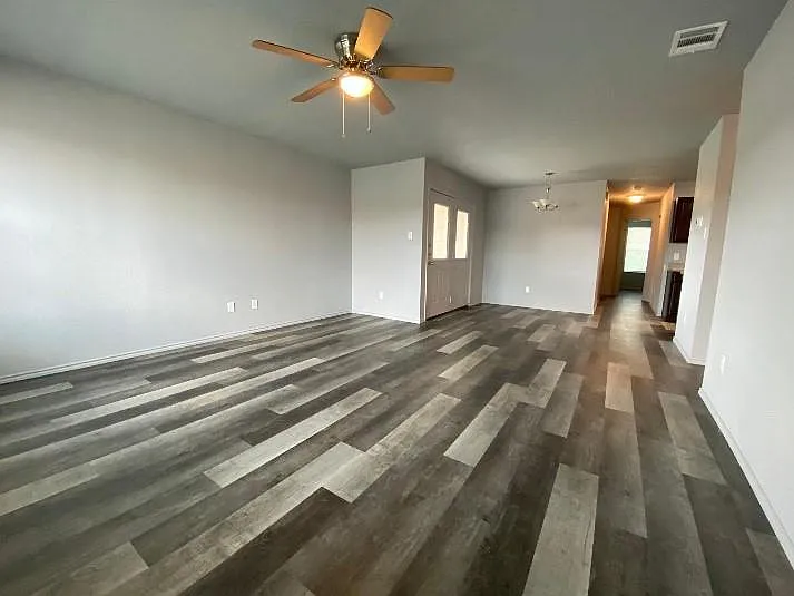 3 bed, 1125 sqft, $1,300 — Photo 3