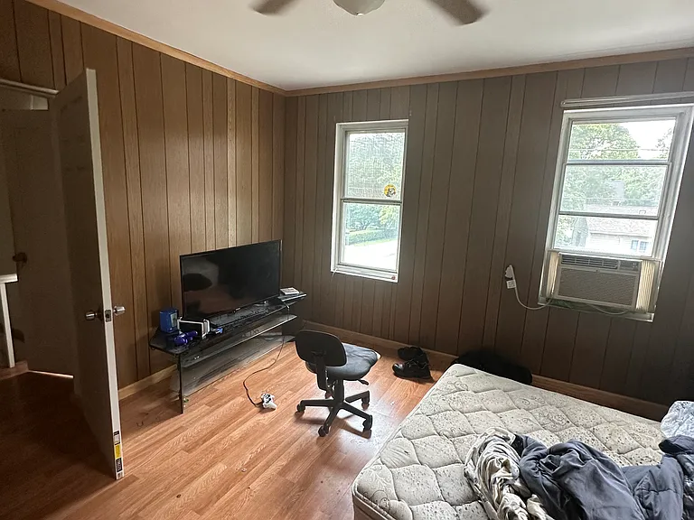 8 Avenue A — Photo 4
