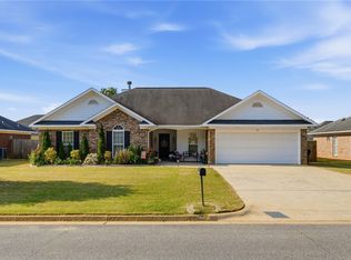211 Cove Creek Dr, Opelika, AL 36804