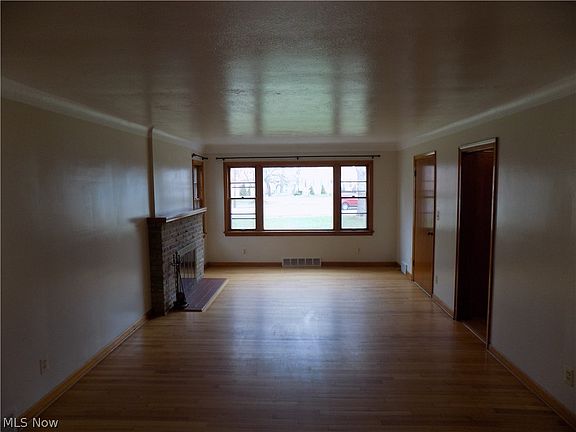 4th image of 28883 Detroit Rd