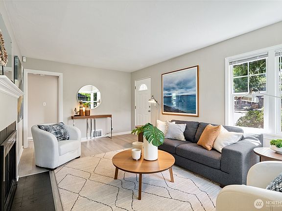 3rd image of 9336 35th Avenue NE