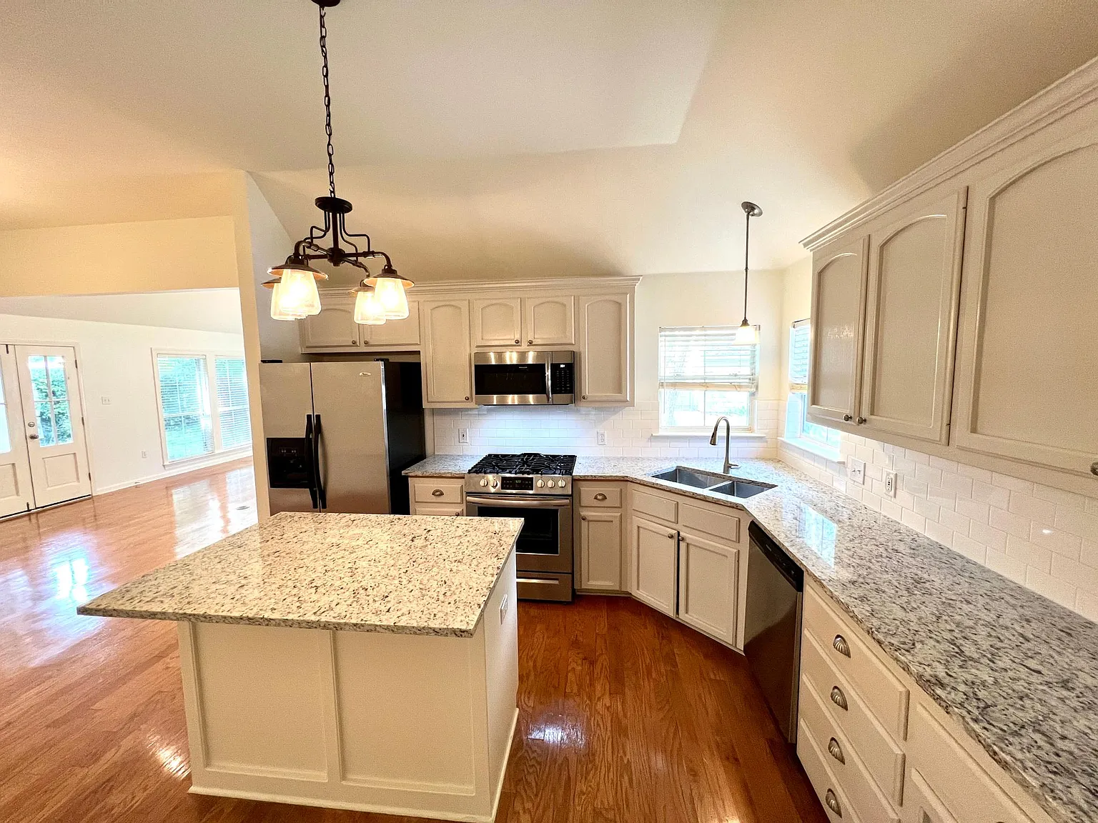 3 bed, 1653 sqft, $1,975 — Photo 3