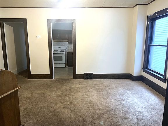 5th image of 914 W 9th St #914