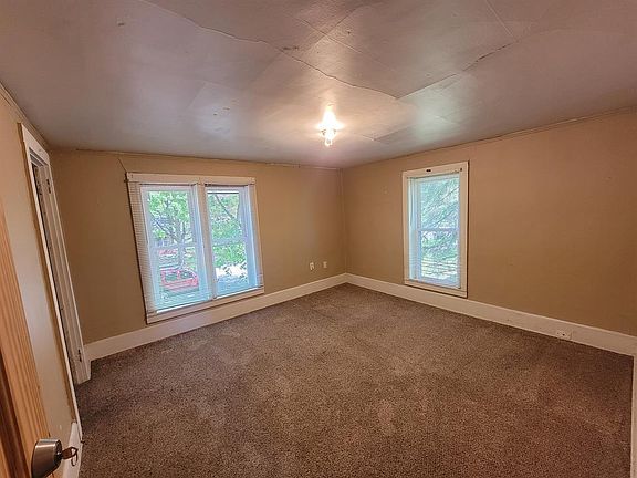 5th image of 1015 7th St E
