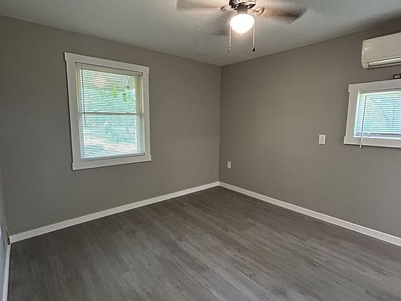 4th image of 2379 Locust Rd #1