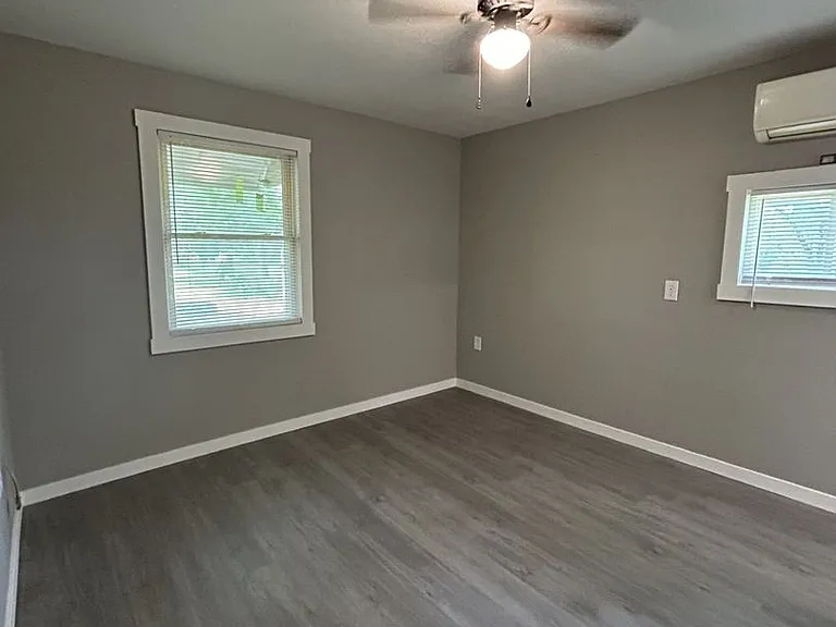 2379 Locust Rd — Photo 4