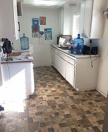 3rd image of 4161 Winona Ave APT 4
