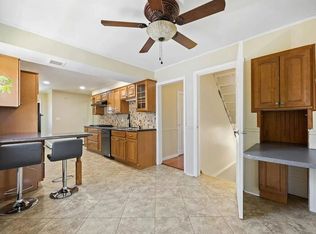 986 N 1st St #1, New Hyde Park, NY 11040