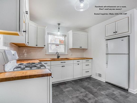 Kitchen (photo 2)