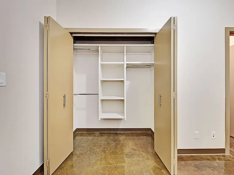135 13th Ave SW #911 — Photo 16