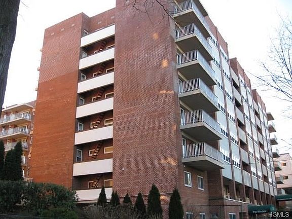 2nd image of 370 Westchester Ave APT 4P