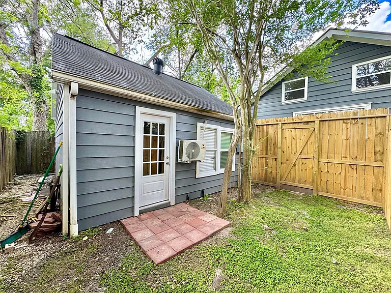 914 Joyce St #A — Photo 4