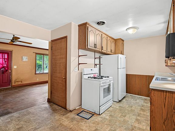 5th image of 8647 Imperial Ave S