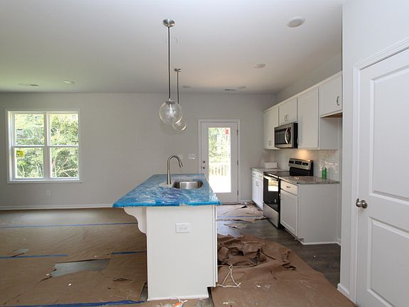 4th image of 475 Sturgeon St