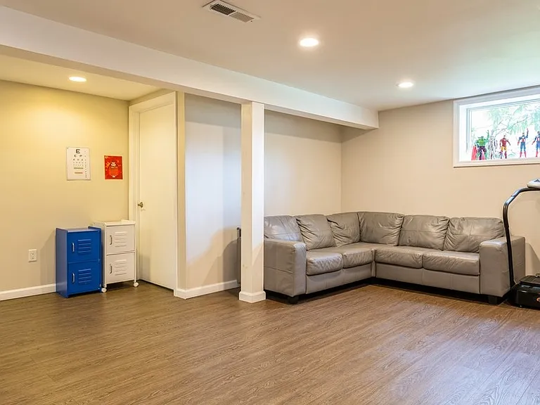 437 Summit St — Photo 21