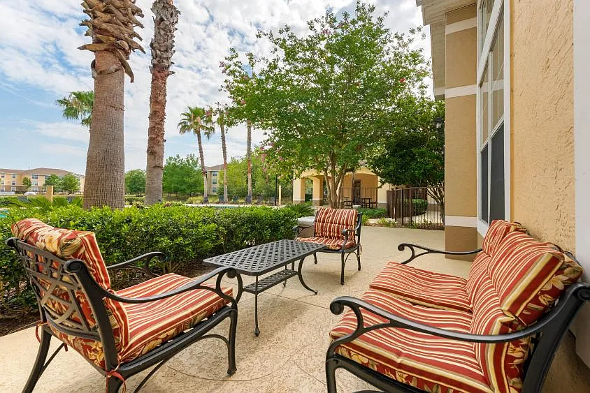 Lindsey Terrace Apartments — Photo 4