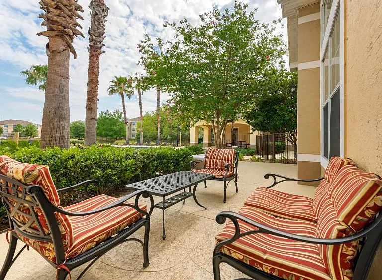 Lindsey Terrace Apartments — Photo 4