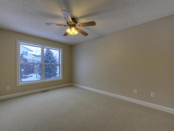 5th image of 222 Mac St