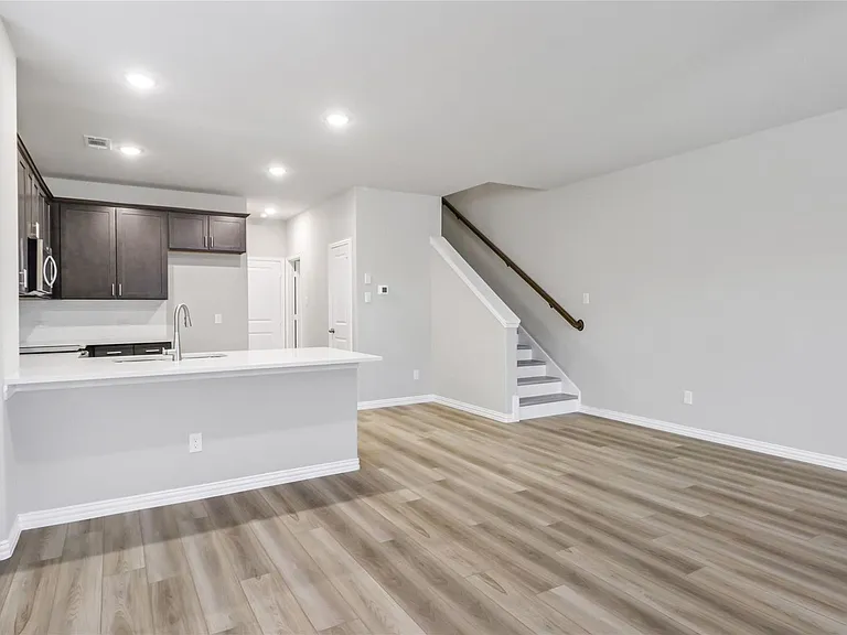 6717 Glimfeather Dr — Photo 8