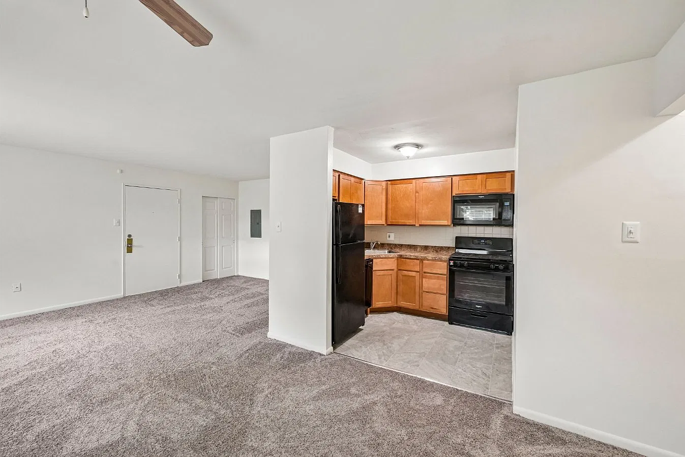 South Mountain Apartment Homes — Photo 4