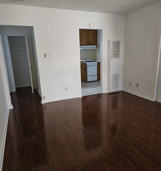 5641 N Halbrent Ave #10 — Photo 6
