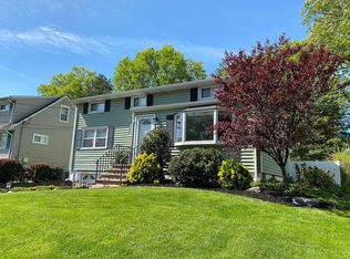 29 Estelle Ln, Fanwood, NJ 07023