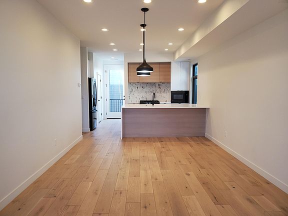 2nd image of 275 W 800 S #C4