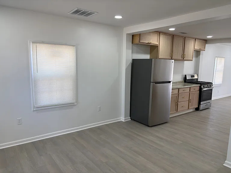 3800 E Mallory Ave — Photo 2