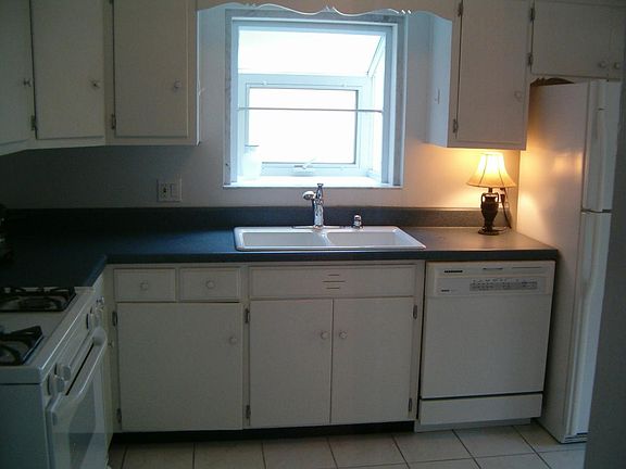 5th image of 935 Bungalow Ave