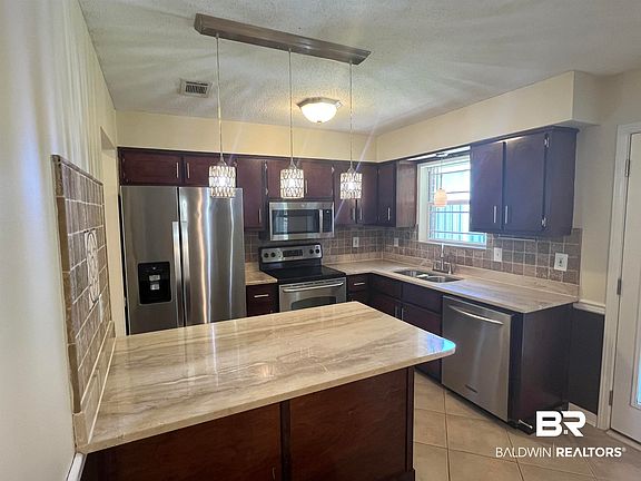 3rd image of 19261 Oak Hillcrest Dr