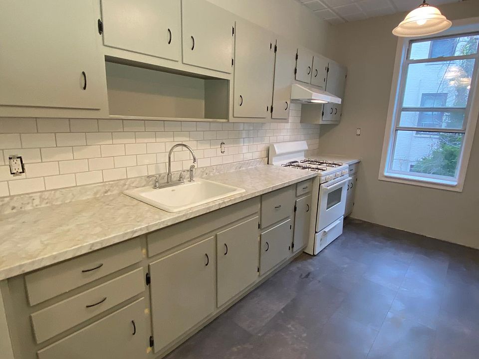 Eat-In Kitchen