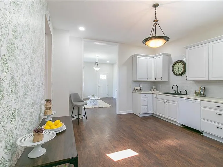 110 Emerson St #B — Photo 3
