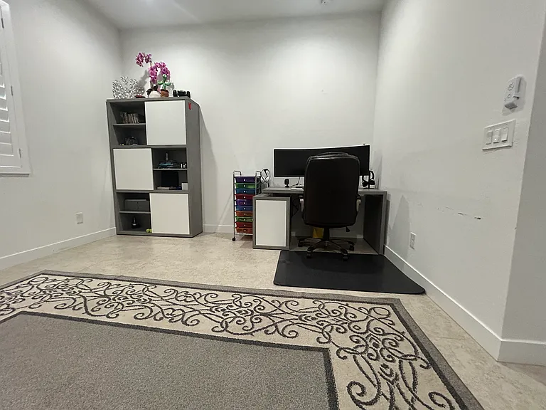 Den / Study / Office Room