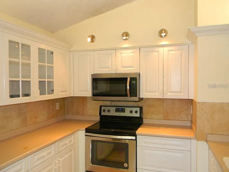 8232 Cypress Lake Dr — Photo 7