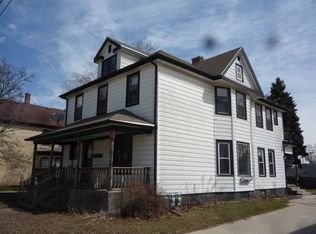 1217 S 10th St, Manitowoc, WI 54220