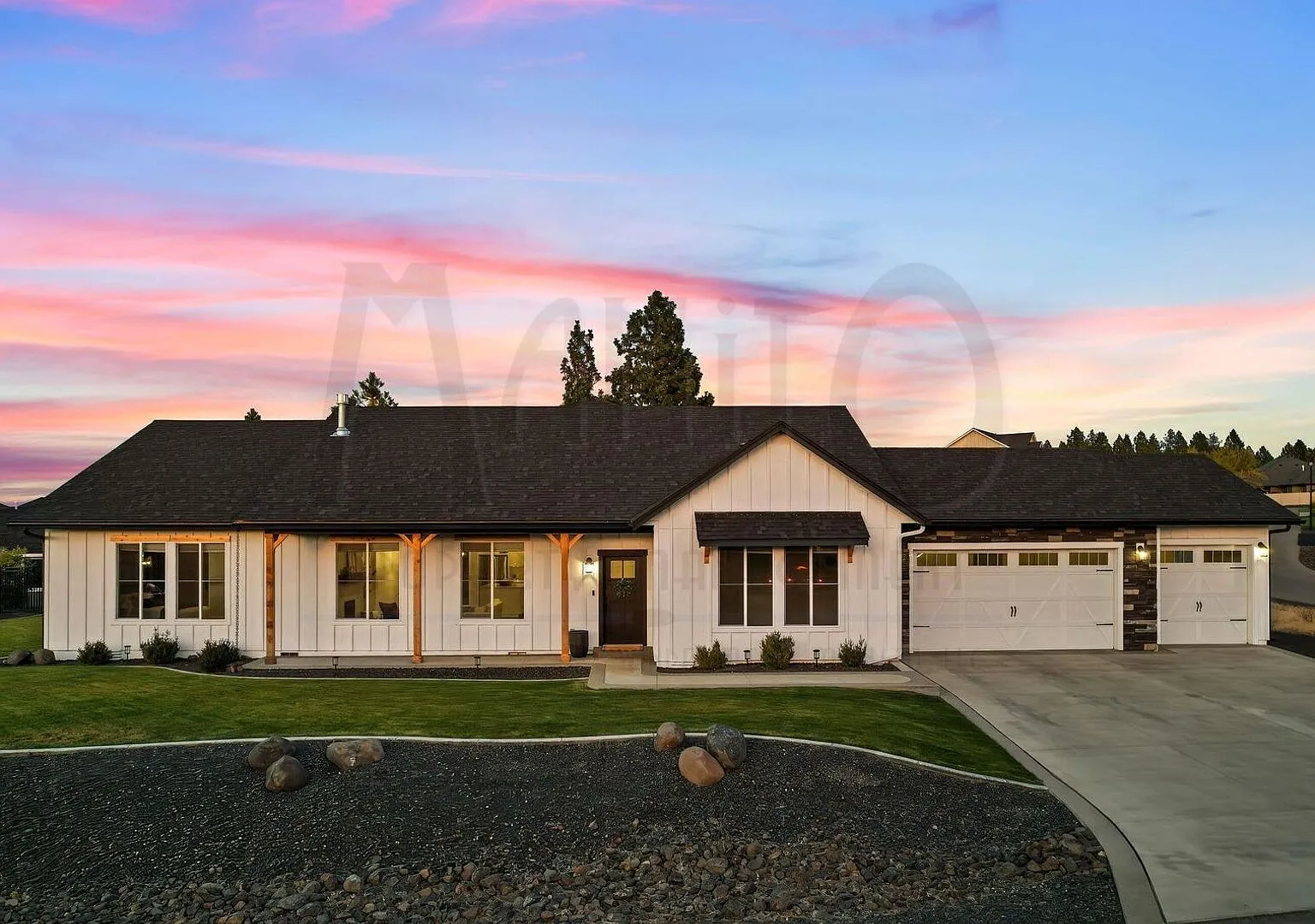 Beautiful Home in Red Fox Ridge Gated Community — Photo 1
