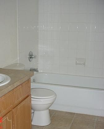 4th image of 2105 Jennifer Dr APT A