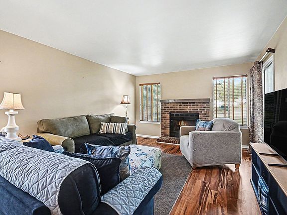 3rd image of 107 Winchester Dr Unit A