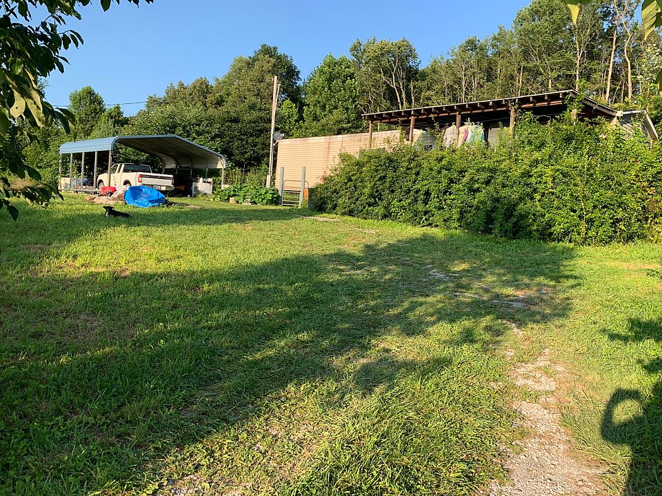 2nd image of 957 Blue Hollow Rd