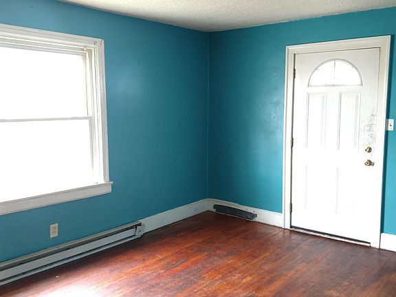 2nd image of 2200 S Elm Eugene St #B