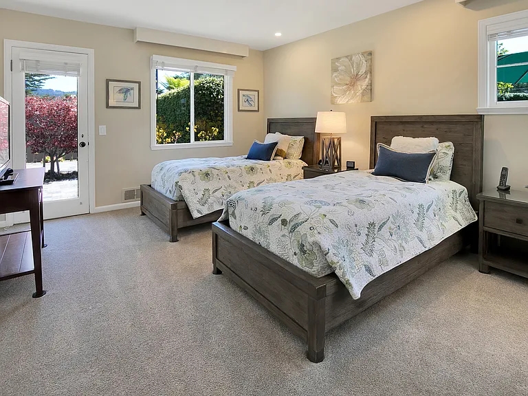 26224 Hilltop Pl — Photo 31