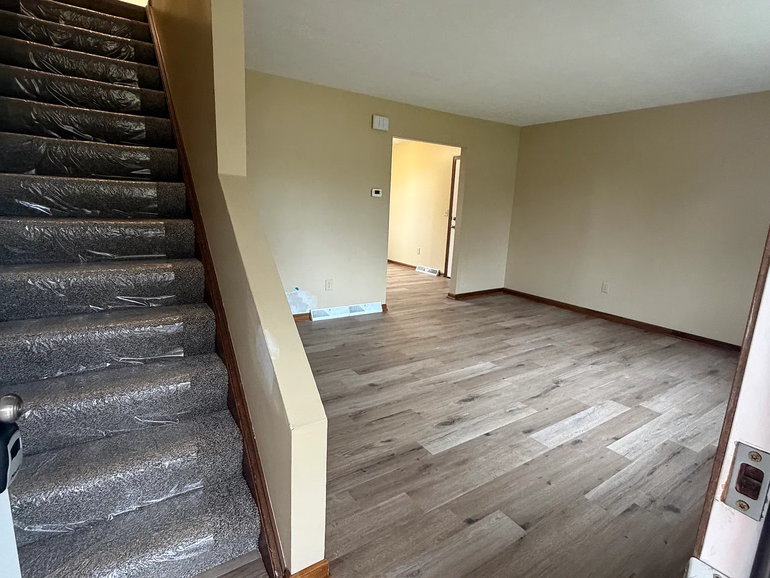2 bed, 800 sqft, $1,300 — Photo 2